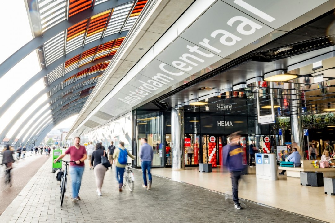 Start vernieuwing HEMA-winkels op negen NS-stations